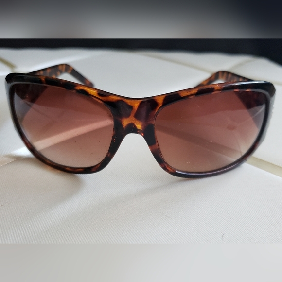 *3/$15Square Tortoise Sunglasses - Picture 2 of 6